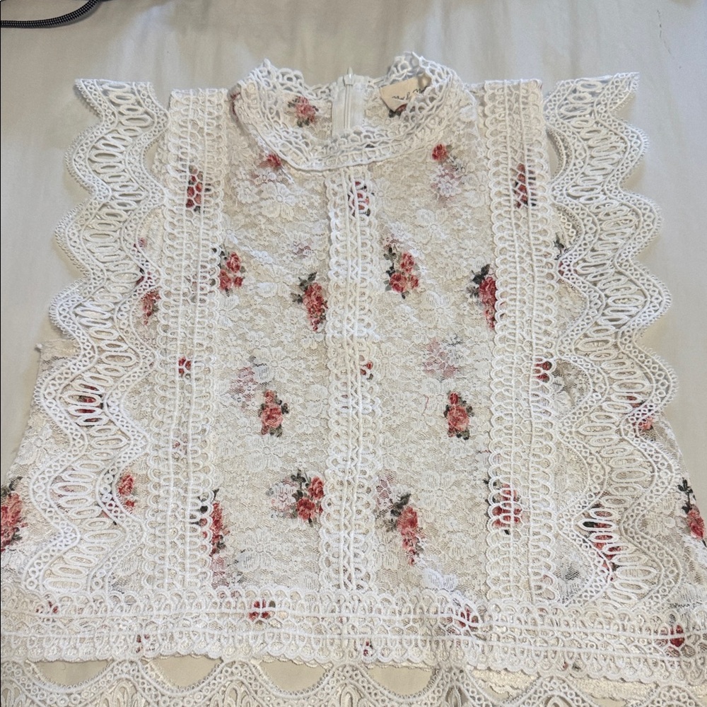 Chic White Floral Lace Blouse